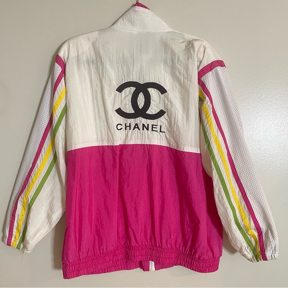 80’s windbreaker 🎧🎀✨